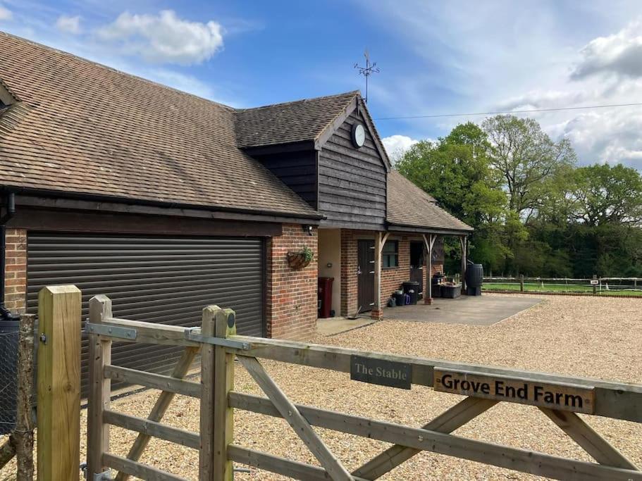 Апартаменты The Stable, Grove End Farm Петвёт Экстерьер фото